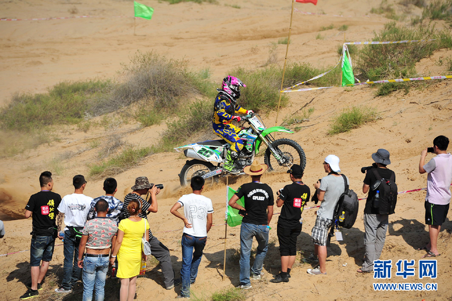 中国宁夏·银川国际汽车摩托车自驾旅游节沙漠