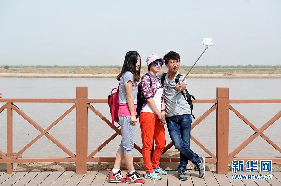 宁夏黄河外滩景区开门迎客