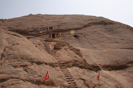 荒淫臊秽,靡恭礼祀,仪不中式