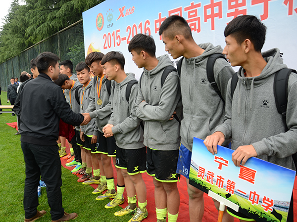 宁夏灵武一中队夺高中校园足球联赛西北赛区冠