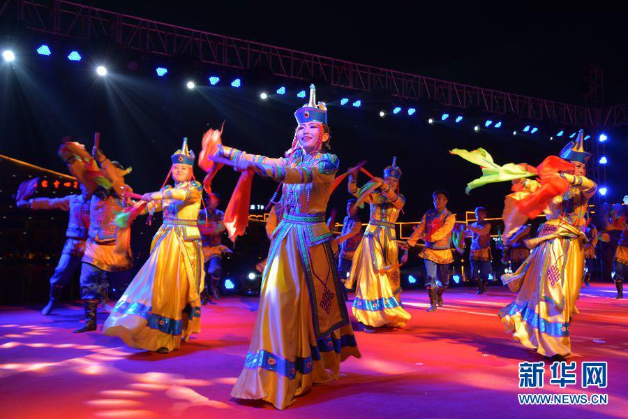 第八届丝绸之路大漠黄河国际旅游节开幕_图片