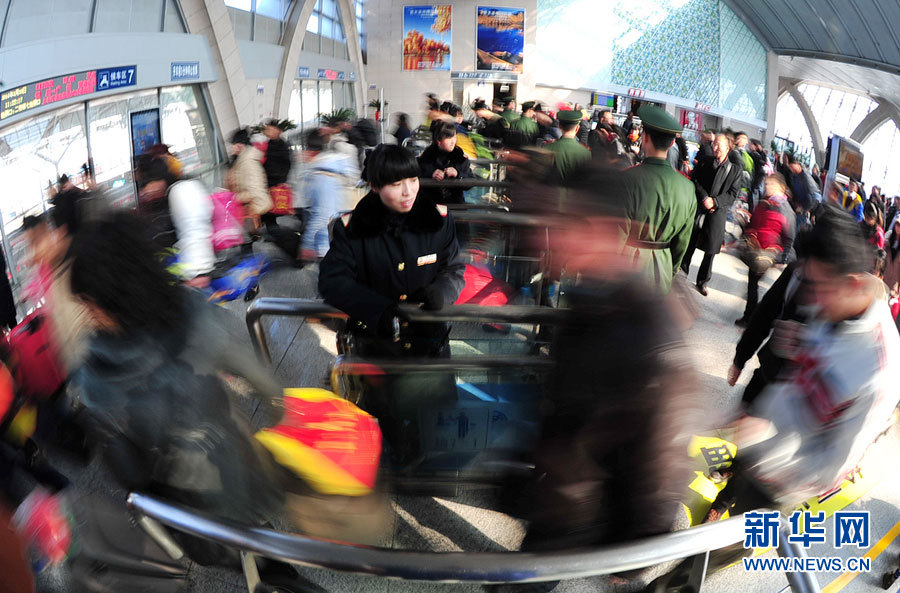 兰州铁路局银川客运段迎来春运最后一轮客流高