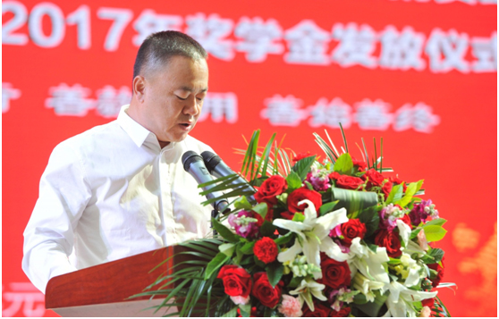 宝燕董事长_云裳燕坞董事长的近照(2)