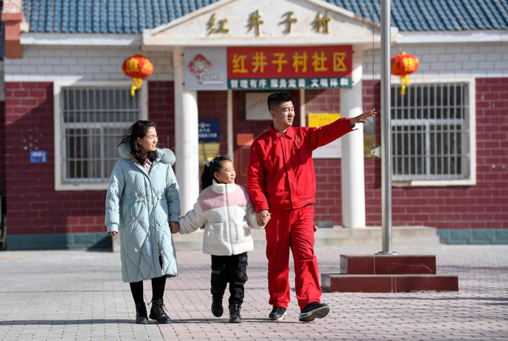 带着家人驻村过年
